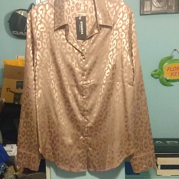 SOLD-Avanova Satin Leopard Button Down Shirt Size L - Picture 1 of 5